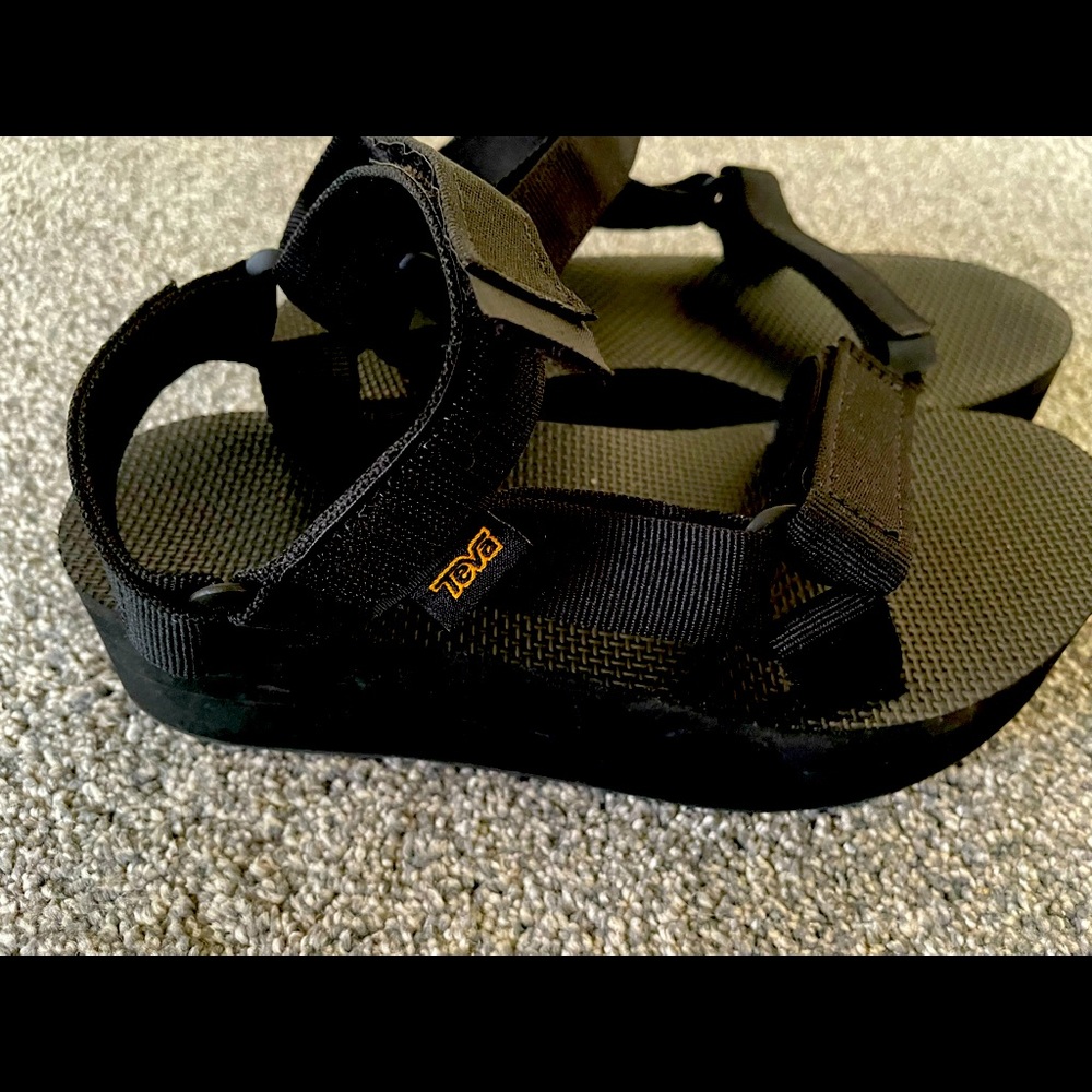 Teva women’s flatform universal sandal